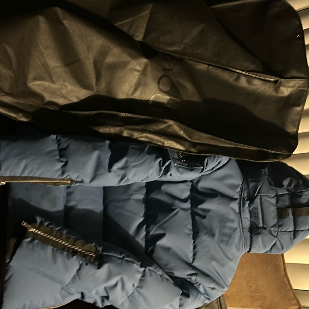 New Moose  Knuckles coat- Unisex- Size(M) tags Color-Blue- Authentic